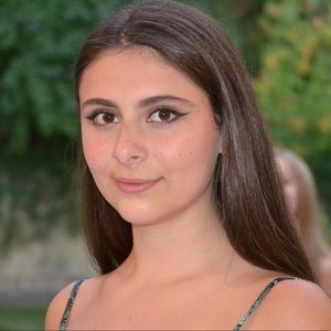 Meet your Posher, Caitlin